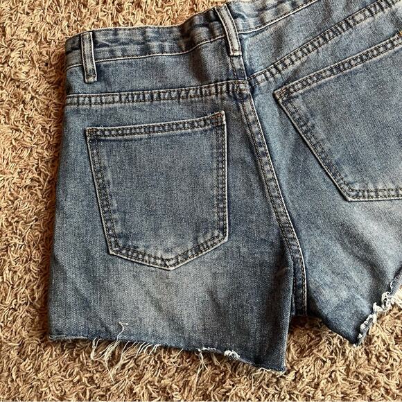 Sozo-One Distressed Medium Wash Jean Shorts Size Large - Picture 8 of 8